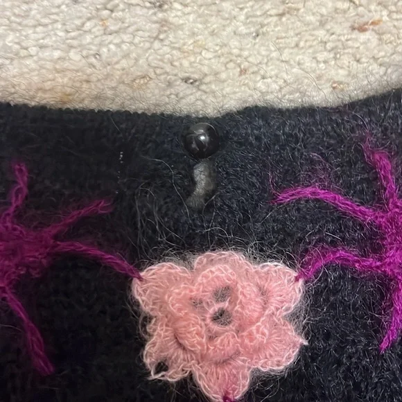 Vintage K-Factory by Rob Paynter Black Sweater with pink roses One Size - Picture 7 of 9